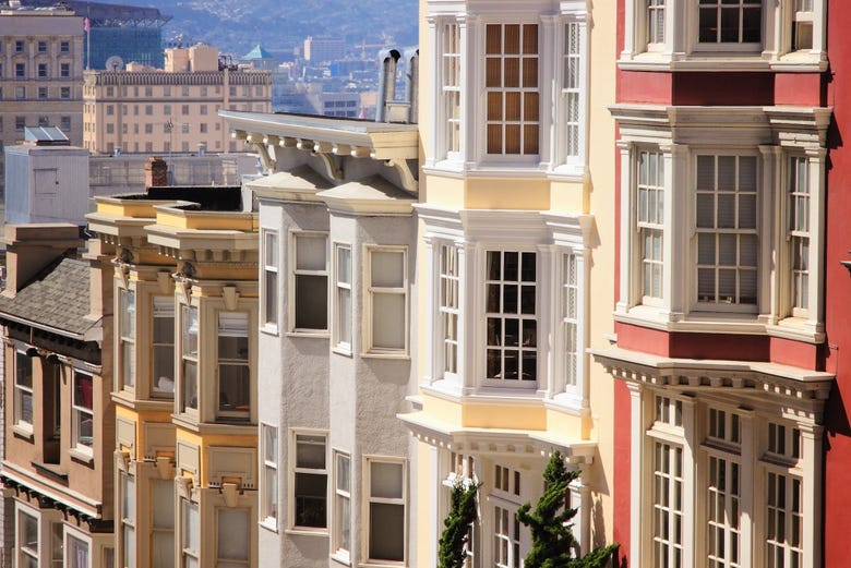 Admirando as bonitas casas de Nob Hill, em São Francisco